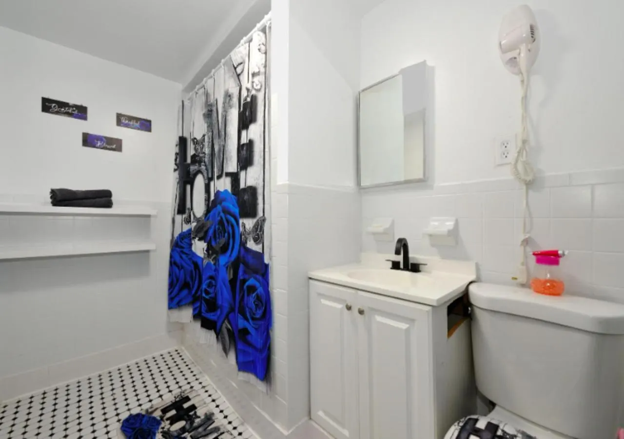 Magnificent 2 Bd 1 Bedroom At Mid West New York