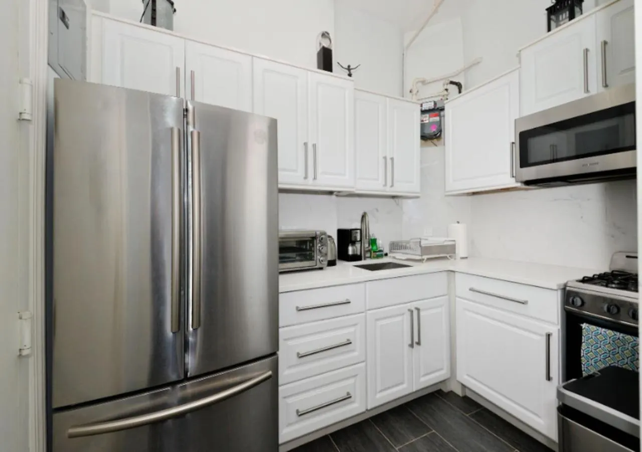 Magnificent 2 Bd 1 Bedroom At Mid West New York 0*,  USA