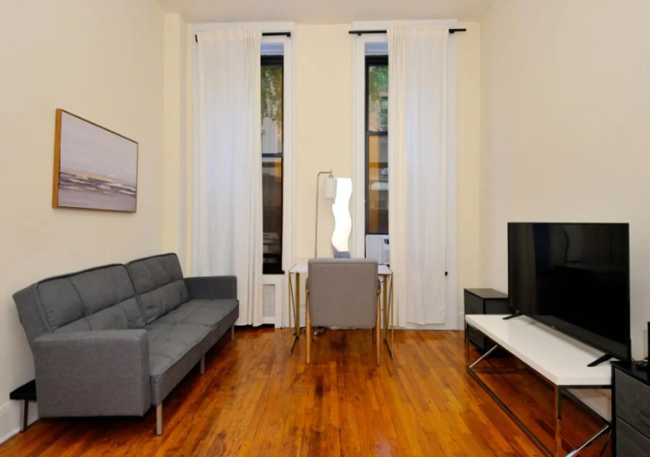 Magnificent 2 Bd 1 Bedroom At Mid West New York