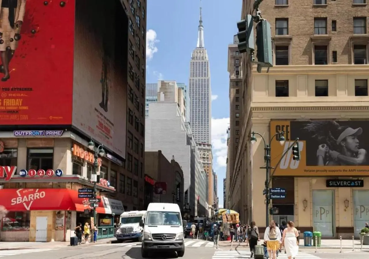 Magnificent 2 Bd 1 Bedroom At Mid West New York 0*,